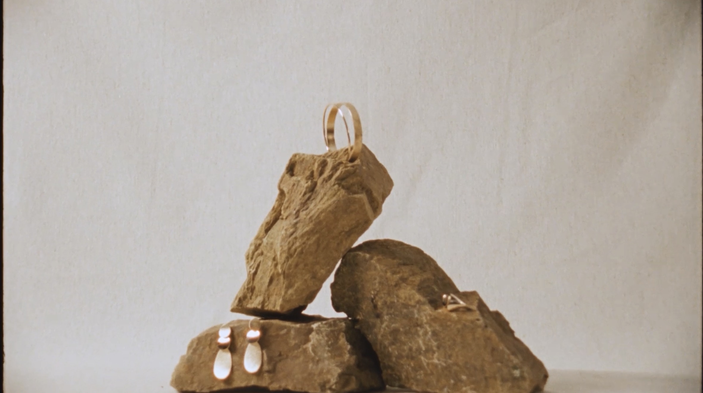 Anillos de compromiso y alianzas de boda en Alcalá de Henares — Martínez Joyeros